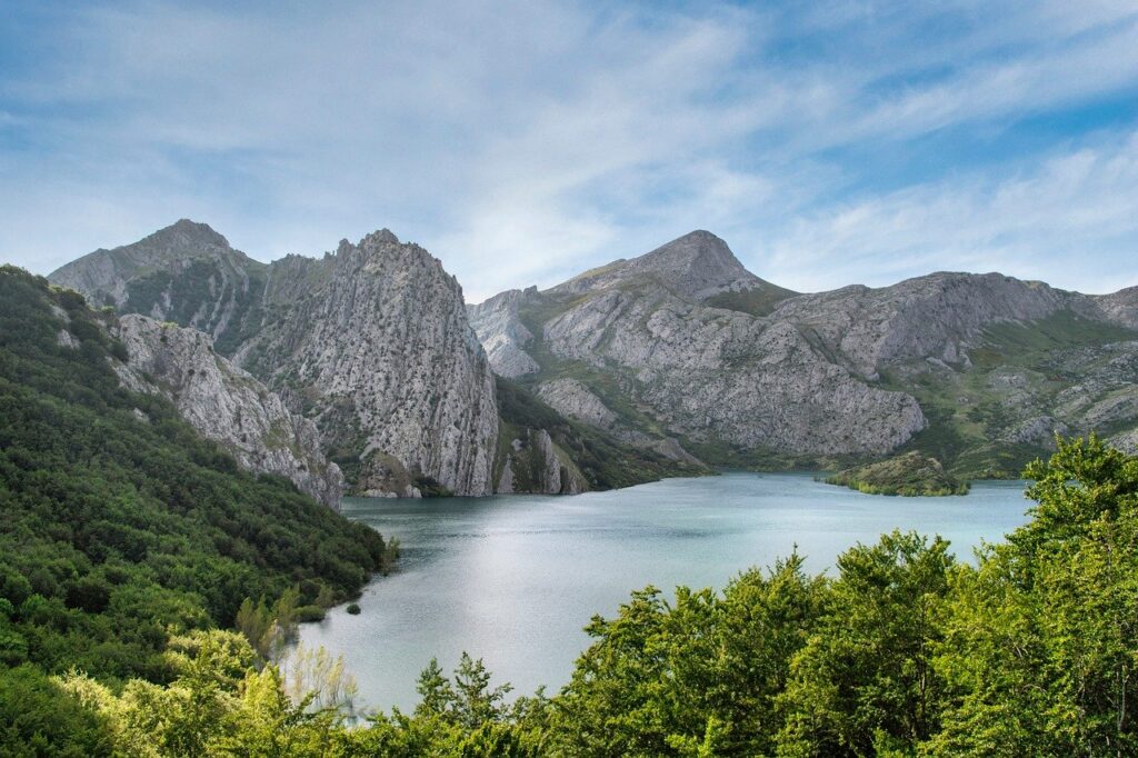 lake, mountains, nature, sky, clouds, vegetation, hiking, europe, spain, summer, day, outdoors, hiking trail, river, park, rock, beauty, travel, view-10122559.jpg